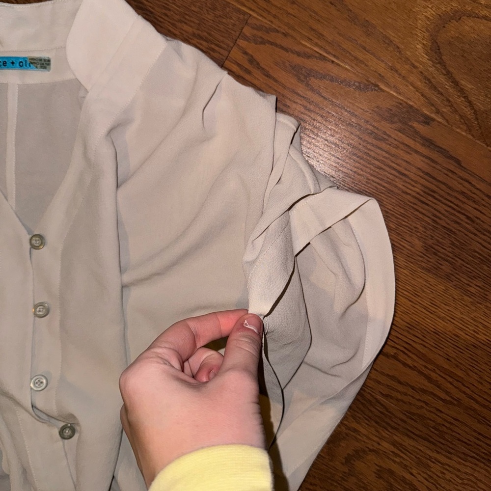 Button up - Picture 2 of 3